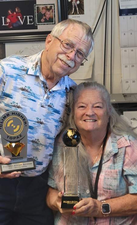 Frank and Chris Hinds of Angelo Precision Aircraft Recep Robinson Helicopters Longevity Award at Vericon 2026